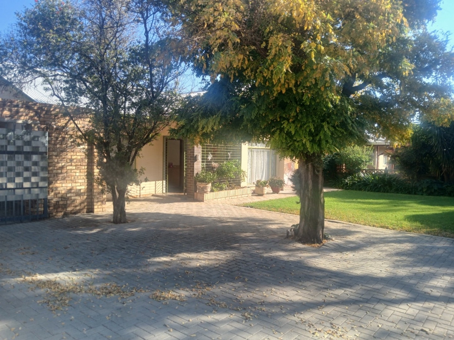 3 Bedroom Property for Sale in Verwoerdpark Northern Cape